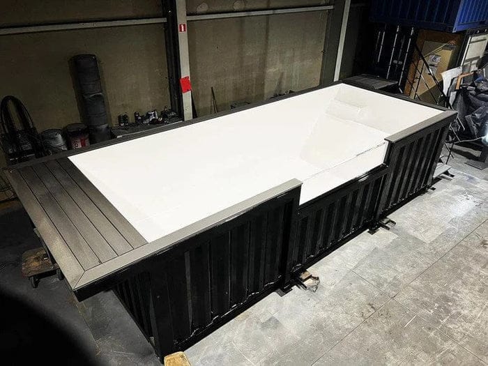 Piscine Conteneur 6 Mètres — Finition Noire