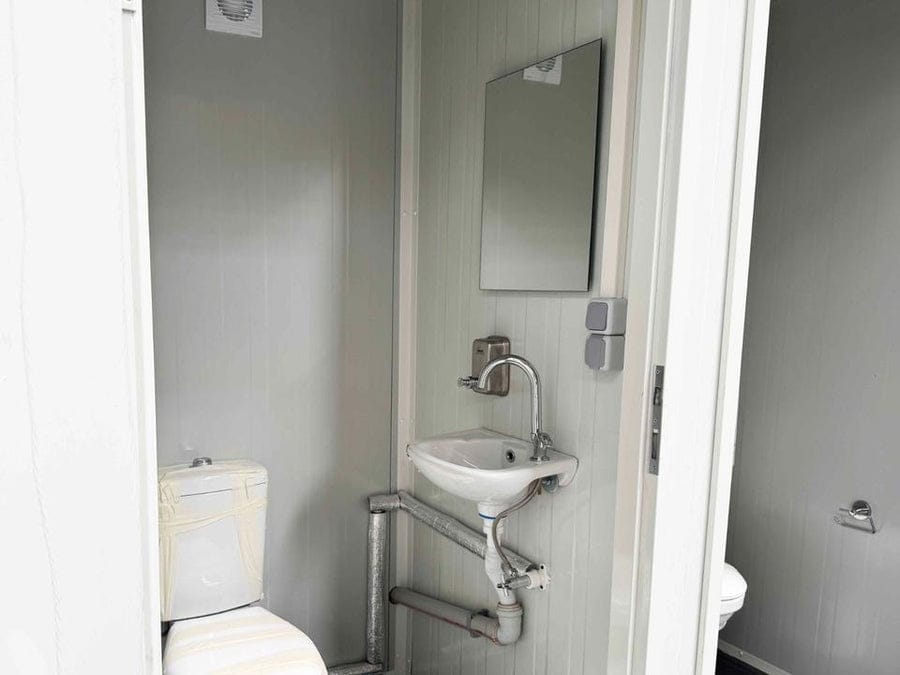 Conteneur Sanitaire Double avec WC (240 x 120 cm) — Neuf