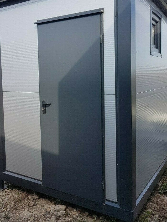 Conteneur Sanitaire (2 x 2 x 2,8 m)