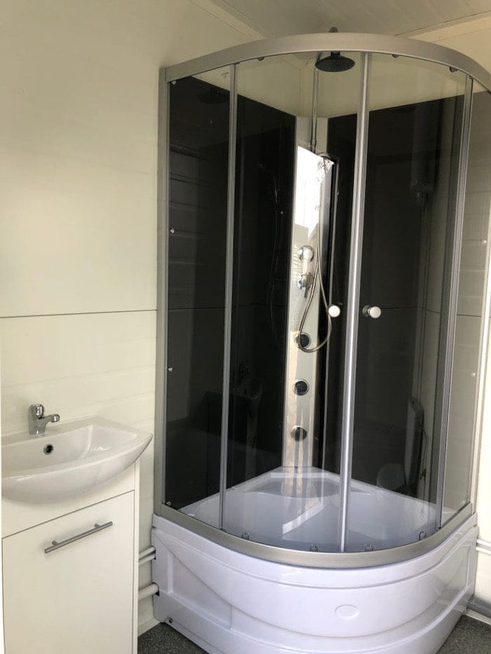 Conteneur Sanitaire (2 x 2 x 2,8 m)