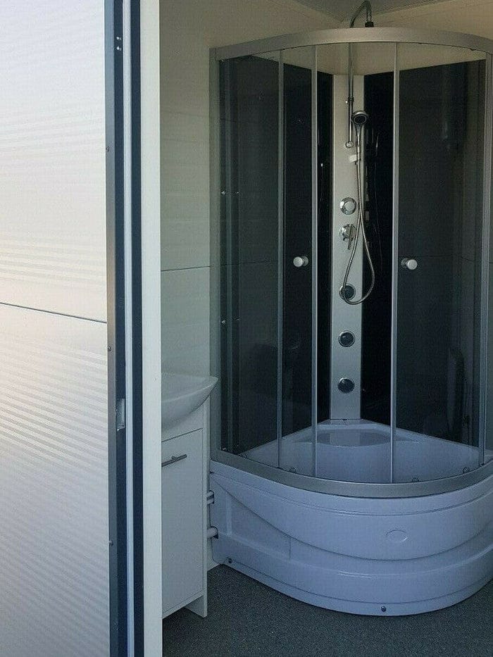 Conteneur Sanitaire (2 x 2 x 2,8 m)