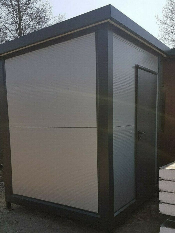 Conteneur Sanitaire (2 x 2 x 2,8 m)